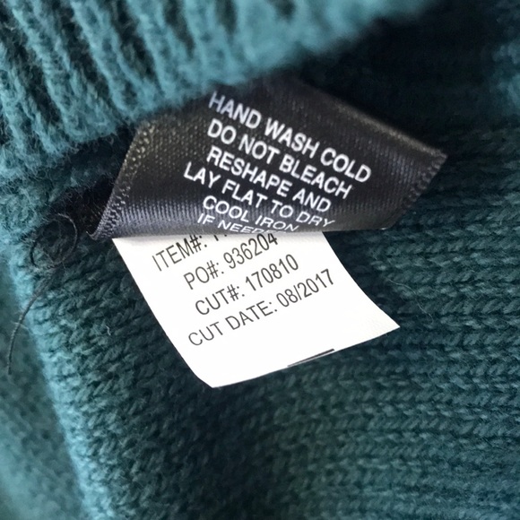 Torrid plus split cut out sleeve pullover sweater - Picture 6 of 6